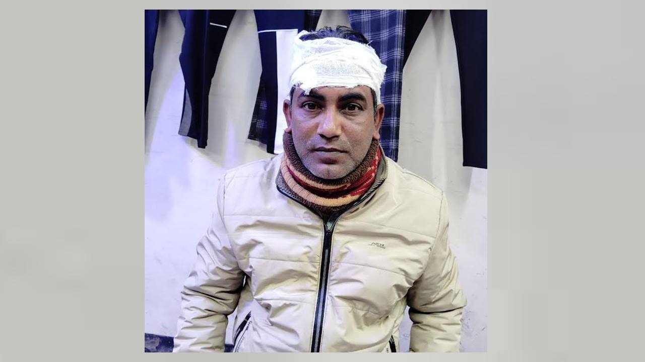 কলারোয়ায় যুবদল নেতাকে কুপিয়ে জখম